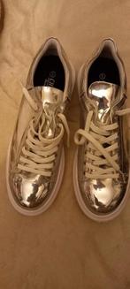 zilveren sneakers witte zool en veters maat 41, Overige kleuren, Ophalen of Verzenden, Zo goed als nieuw, Chekich