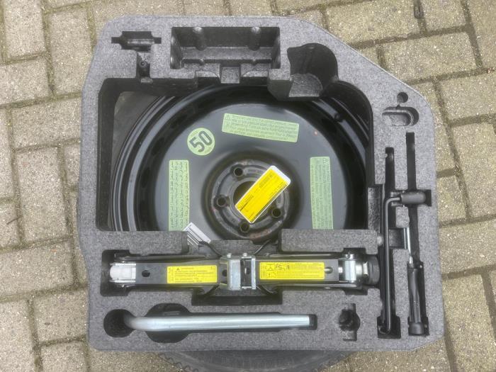 Kit de cric + Roue de secours d'un Audi A4, -, 3 mois de garantie, Audi, Utilisé