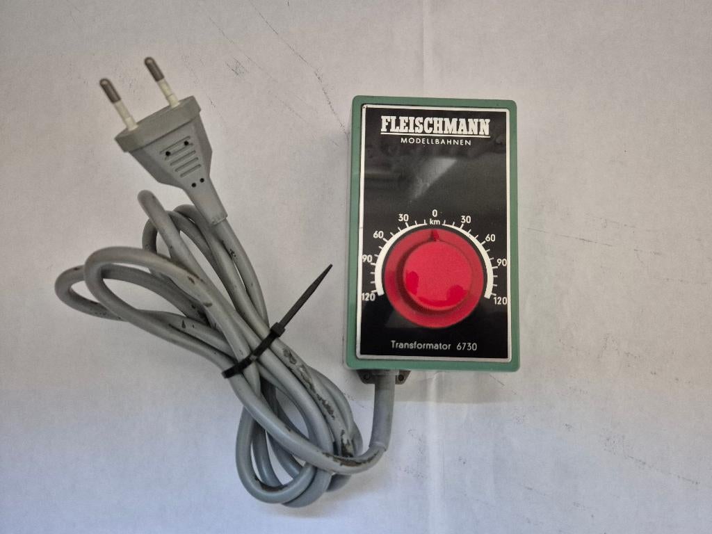 transformator fleischmann 3 x  6730  - 6735-  710, Hobby en Vrije tijd, Modeltreinen | H0, Zo goed als nieuw, Transformator of Voeding