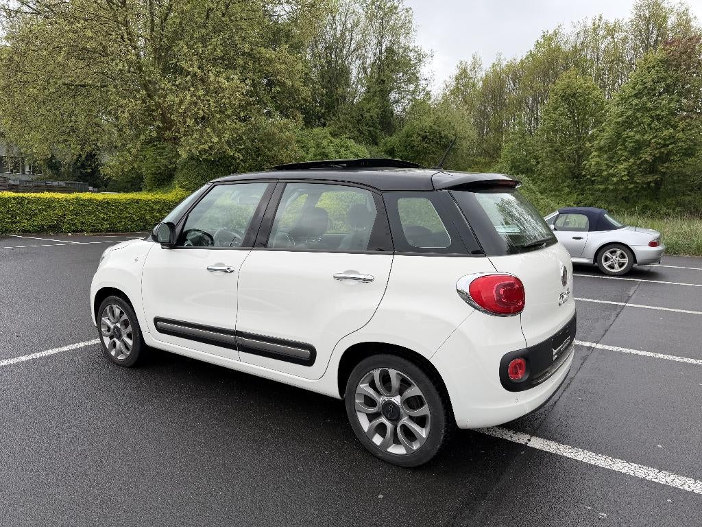 FIAT 500 L 1.4 ESSENCE EURO 6B volledig panoramadak, Testrit aan huis, Monovolume, Euro 6, Wit
