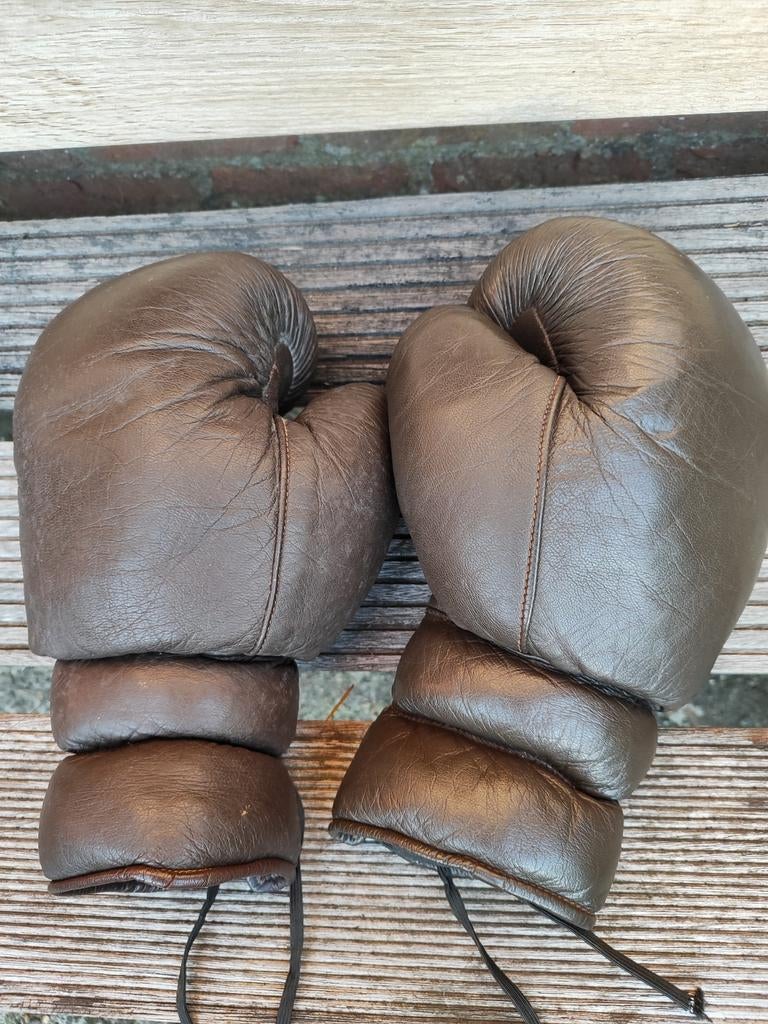 Retro lederen bokshandschoenen, Sports & Fitness, Boxe, Enlèvement, Gants de boxe