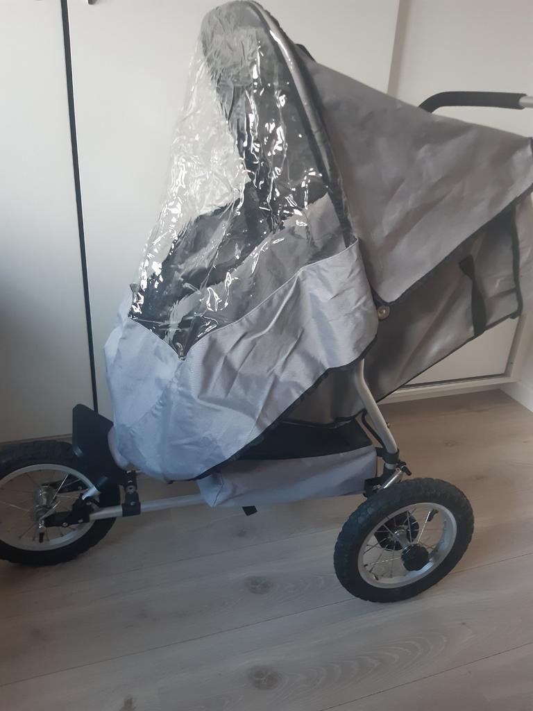 Grijze buggy  op 3 grote wielen, Ophalen