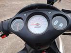 ZILVERKLEURIGE SCOOTER 125CC, Fietsen en Brommers, 0 versnellingen, 125 cc, Zo goed als nieuw, Ophalen