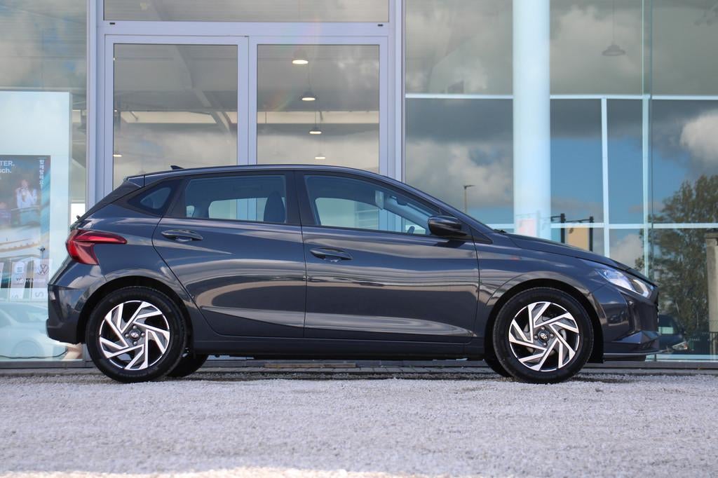 Hyundai i20 1.2 LIMITED M5 *CAM*APPLE/ANDROID/DODEHOEK*, 1197 cm³, Argent ou Gris, Euro 6, Entreprise