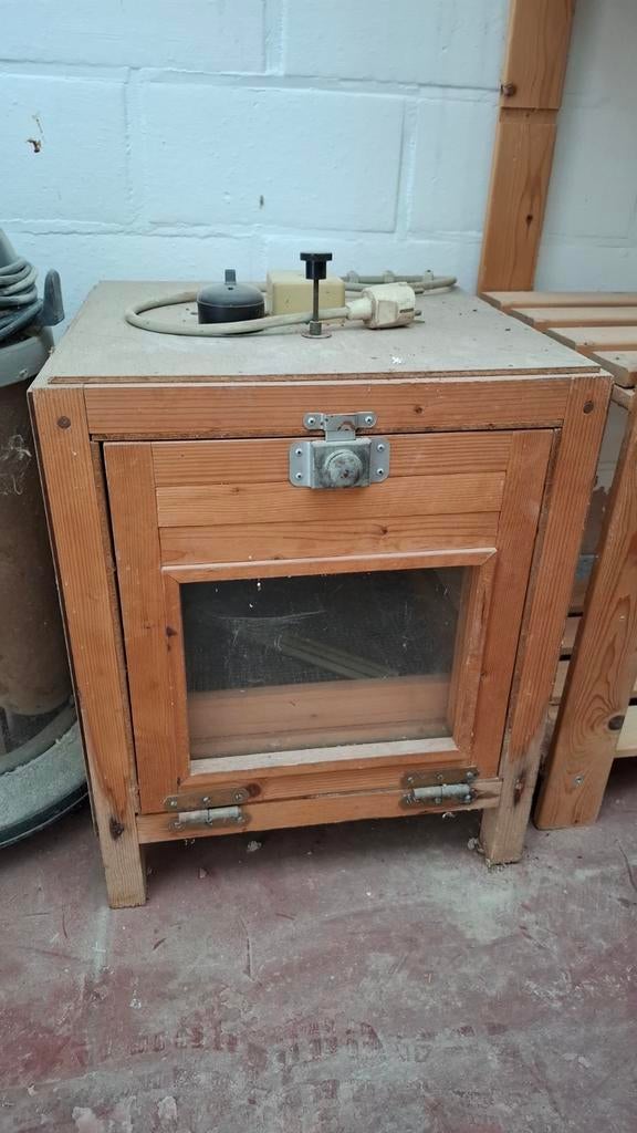 Broedkast incubator op electriciteit, Ophalen