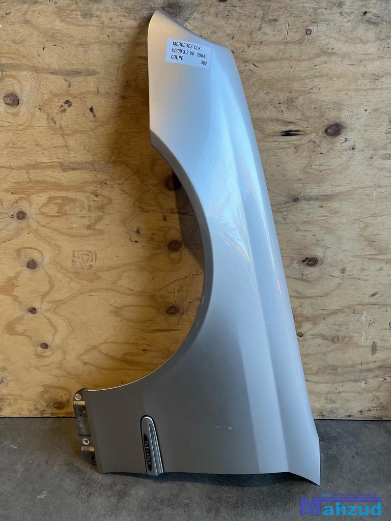 MERCEDES CLK W209 Beige C693 Links voorscherm 2002-2010, Mercedes-Benz AG, Utilisé, Mercedesstrasse 120
70372  Stuttgart, DE, Dialog@mercedes-benz.com