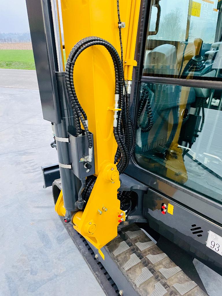 MINIGRAVER 2,5 t/ BINNENDRAAIER/ SHANTUI, Enlèvement