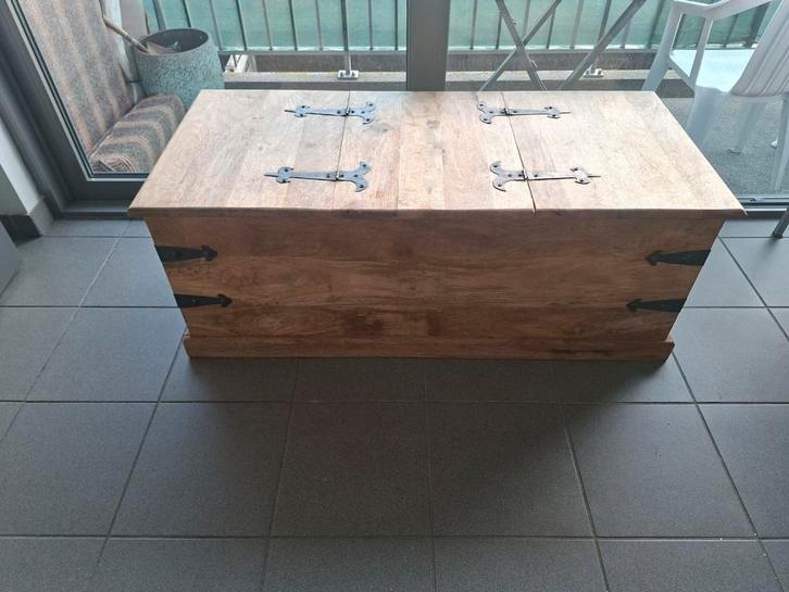 Coffre/table basse en bois rustique - beaucoup d'espace de r, Maison & Meubles, Accessoires pour la Maison | Coffres, Enlèvement