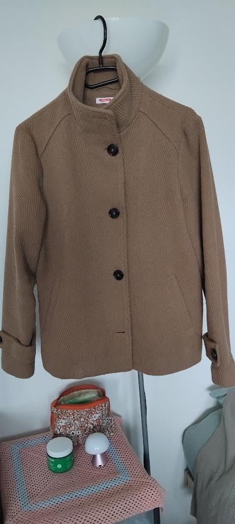Manteau court automne hivers beige foncé, femme taille 38., Taille 38/40 (M), Beige, Comme neuf, Enlèvement