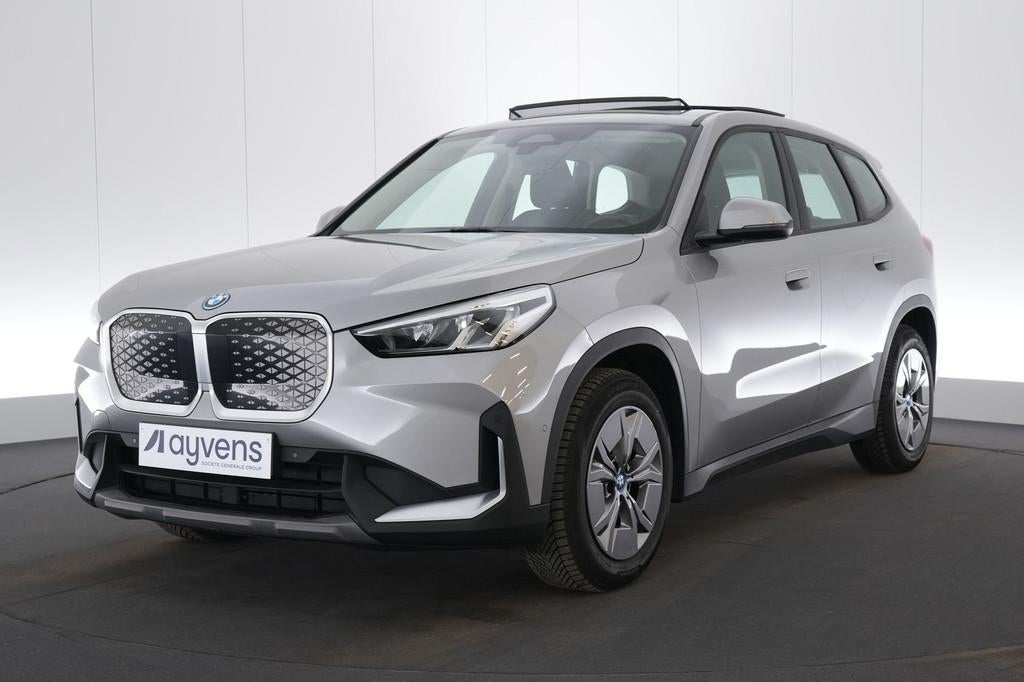 (2FHU210) BMW IX1, Auto's, BMW, Stof, Gebruikt, 2 Reeks, 5 zetels