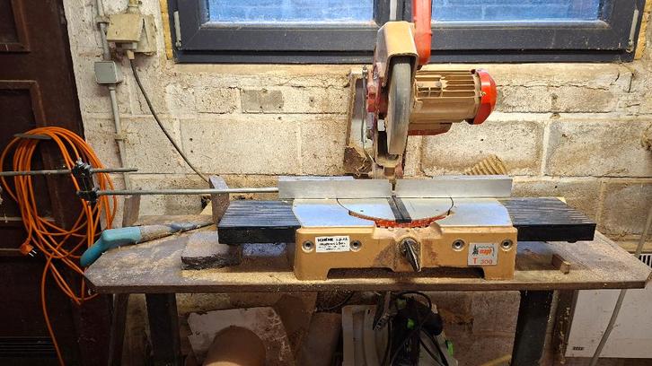 scie Radial Magh T300, Bricolage & Construction, Outillage | Scies mécaniques, Comme neuf, Scie à onglet, 1200 watts ou plus, 70 mm ou plus