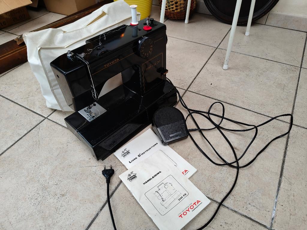 Naaimachine Toyota, Enlèvement, Machine à coudre