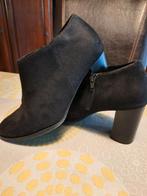 Zwarte nubucque enkellaarsjes, Ophalen