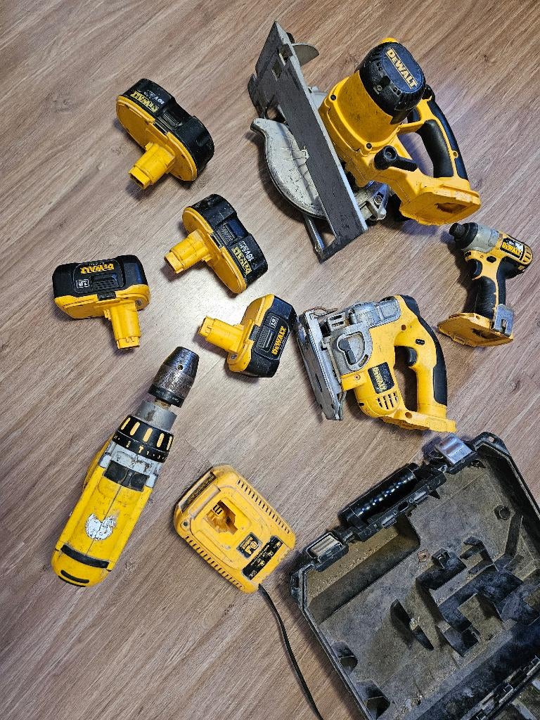 Scie circulaire et tournevis DeWalt 18 V, Bricolage & Construction, Outillage | Scies mécaniques, Utilisé, Scie circulaire, Enlèvement