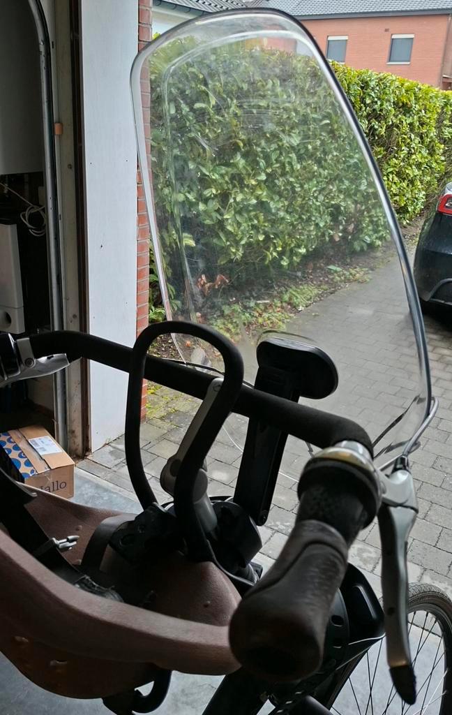 Kinderzitje voorop Thule yepp inc windscherm, Fietsen en Brommers, Fietsaccessoires | Fietsstoeltjes, Gebruikt, Voorzitje, 0 t/m 18 kg