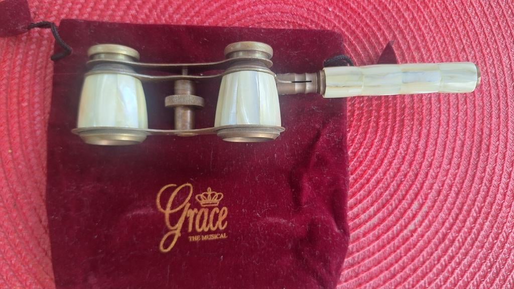 Jumelles Opera avec étui. « Grace », Collections, Envoi