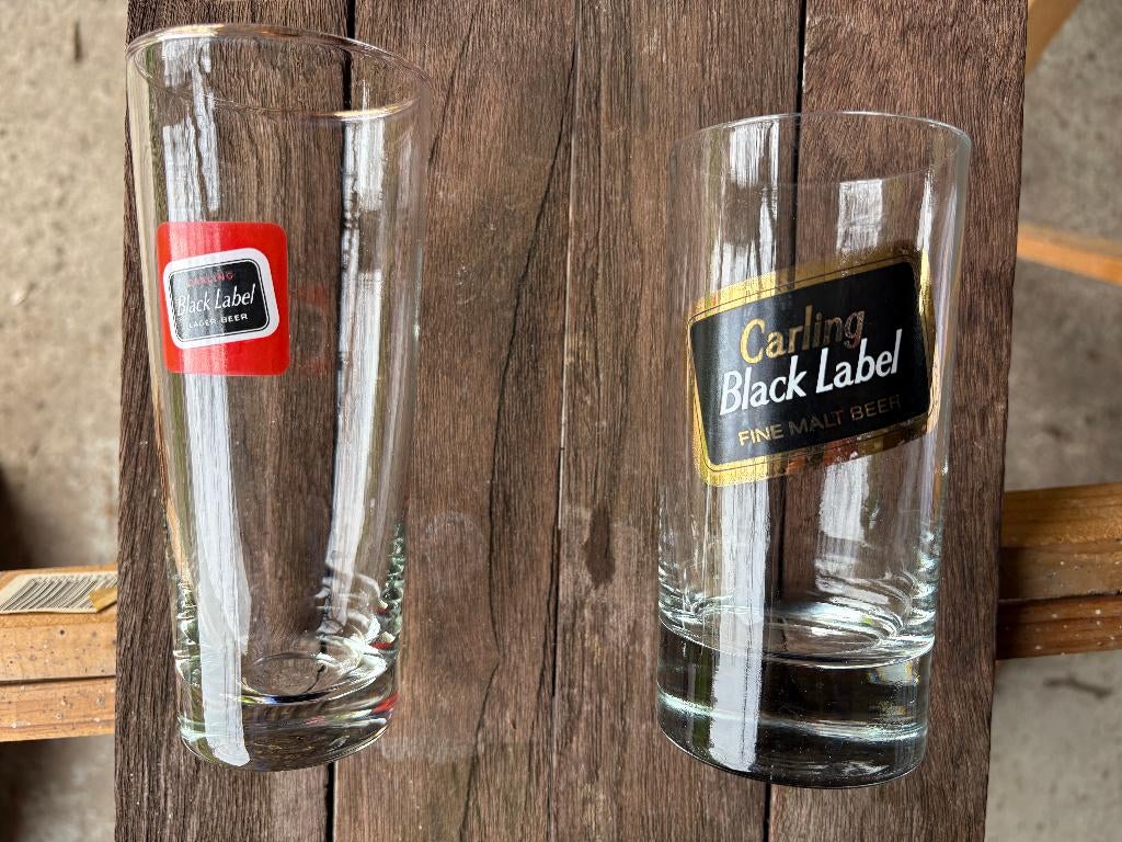 Étiquette noire Carling, Collections, Marques de bière, Utilisé, Verre ou Verres, Autres marques, Enlèvement ou Envoi