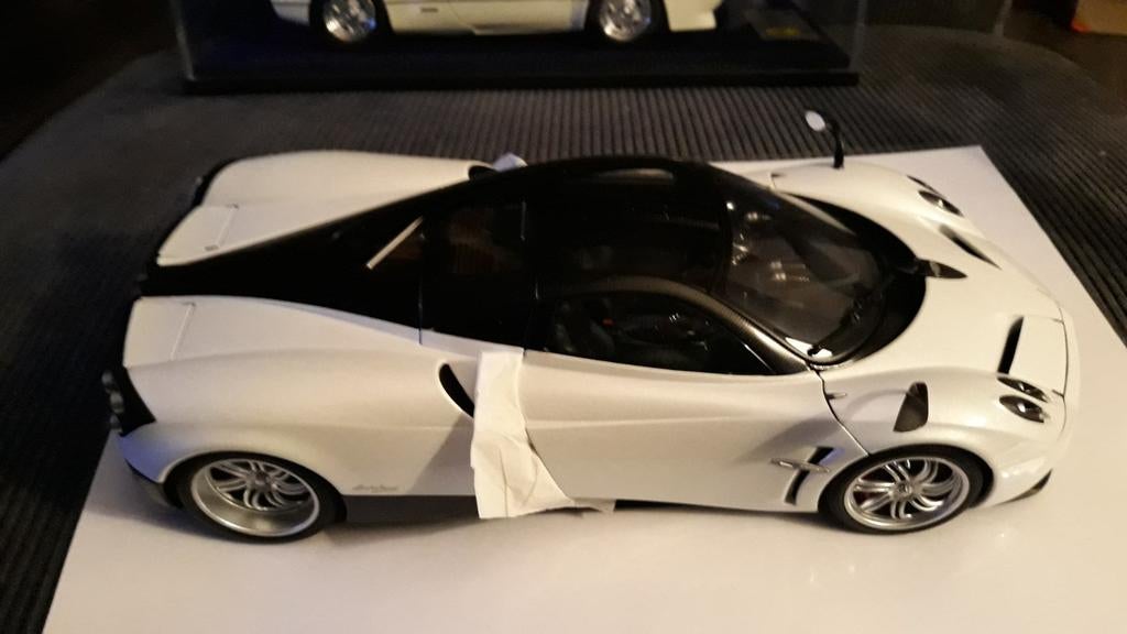 Autoart 1/18 Pagani Huayra Signature, édition limitée et rar, Hobby & Loisirs créatifs, Voitures miniatures | 1:18, Comme neuf
