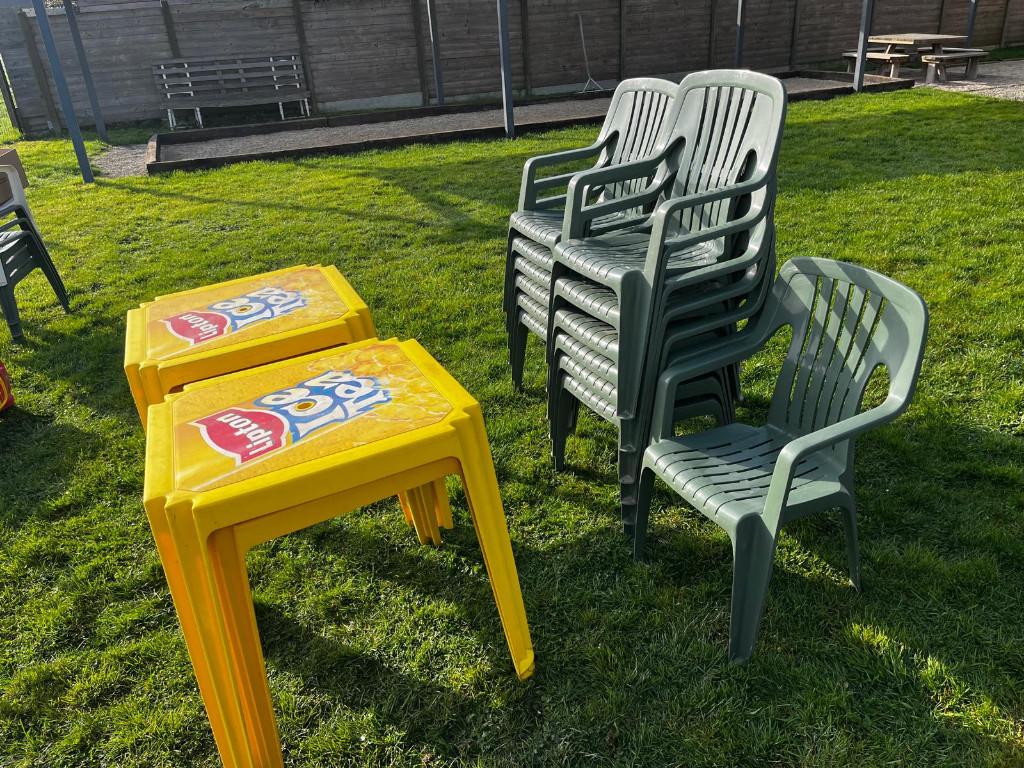 pvc stoelen en pvc tafels, Ophalen, Gebruikt, Plastic