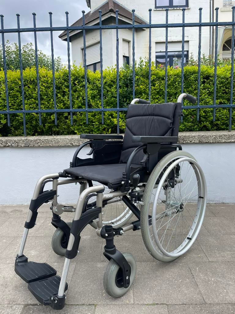 Chaise roulante pliable Vermeiren V 300 état neuf, Divers, Enlèvement ou Envoi, Pliant, Comme neuf, Fauteuil roulant électrique