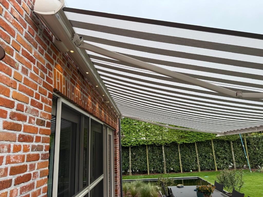 Zonneluifel electrisch, Tuin en Terras, Ophalen, 450 cm of meer, Elektrisch, Zo goed als nieuw