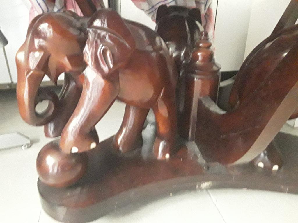 Salontafel met drie olifanten in goede staat, Ophalen