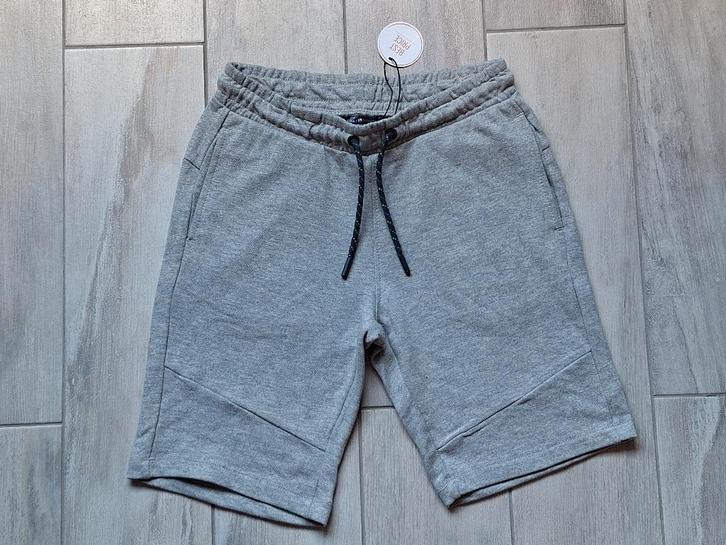 ★ M152 - nieuwe korte sportbroek met label, Kinderen en Baby's, Kinderkleding | Maat 152, Nieuw, Jongen, Broek, Ophalen of Verzenden