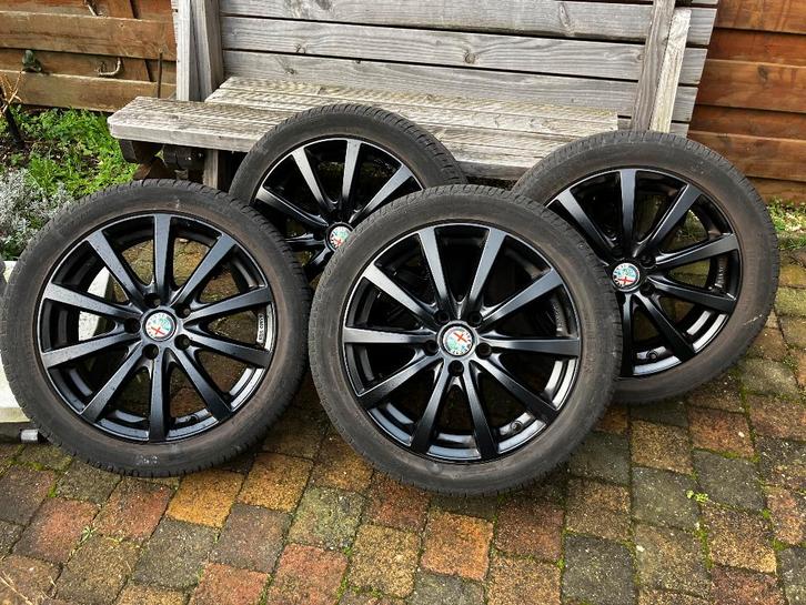 Alfa Romeo Giulietta 17 inch 5x110 zomerbanden, Auto-onderdelen, Banden en Velgen, Velg(en), Zomerbanden, 17 inch, 225 mm, Personenwagen