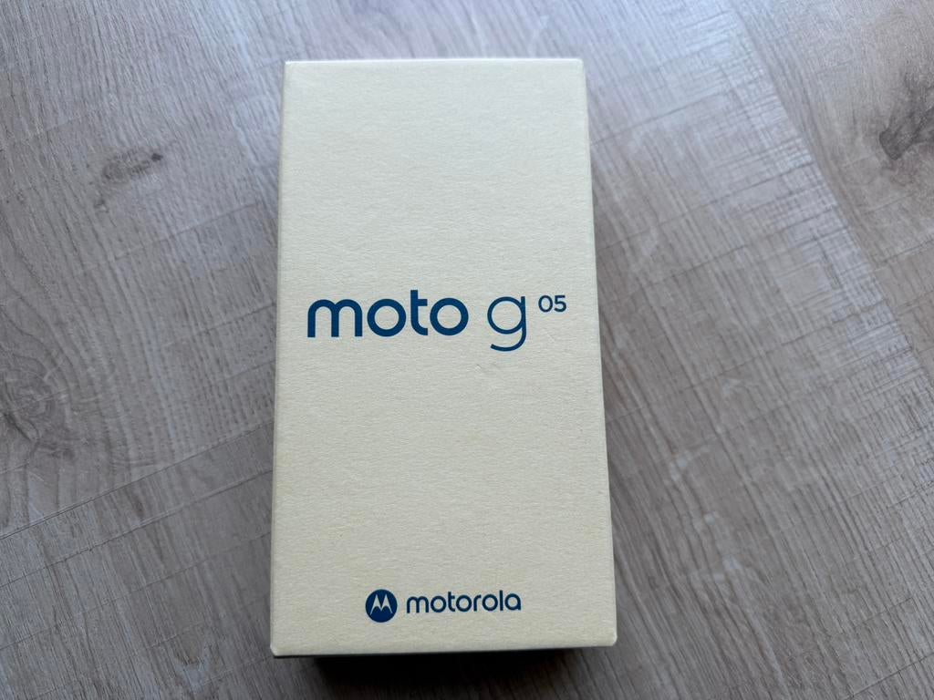 NEUF DANS SA BOÎTE - Motorola Moto G05 (4+64 Go) Rouge prune, Enlèvement ou Envoi, Sans abonnement, Sans simlock, Neuf
