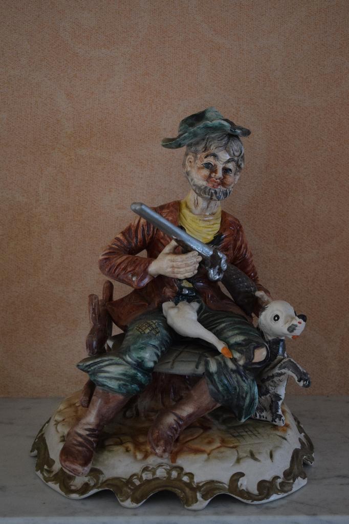 Capodimonte Beeldje 'Rustende Jager', Collections, Statues & Figurines, Enlèvement