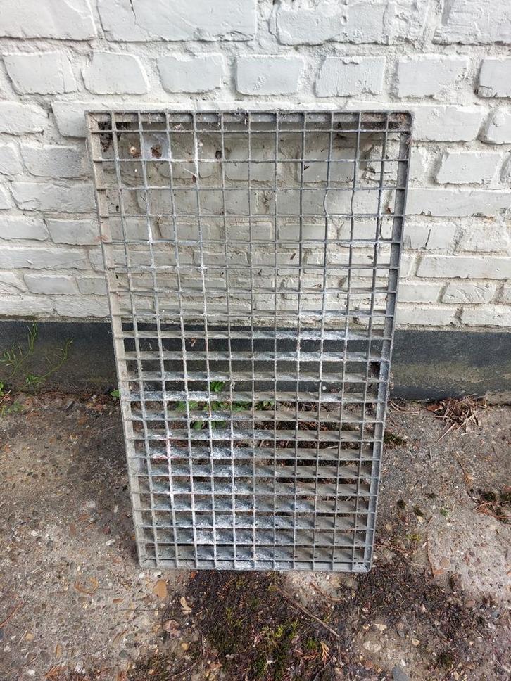 Stevige metalen roosterplaat / vloerrooster, Doe-het-zelf en Bouw, Hang- en Sluitwerk, Ophalen