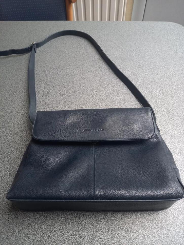 Blauwe schoudertas, Handtassen en Accessoires, Tassen | Schoudertassen, Gebruikt, Overige merken, Blauw, Ophalen of Verzenden