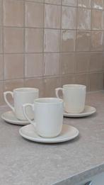 Kopjes met schotel Royal Boch, Enlèvement