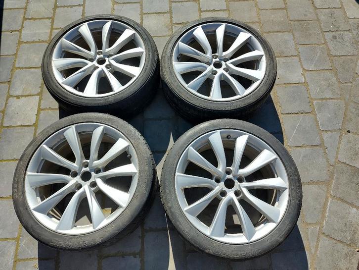 velgen + banden tesla model 3, Auto-onderdelen, Banden en Velgen, Band(en), Zomerbanden, 19 inch, 235 mm, Personenwagen, Gebruikt