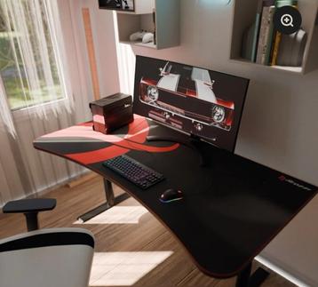Arena gaming desk beschikbaar voor biedingen