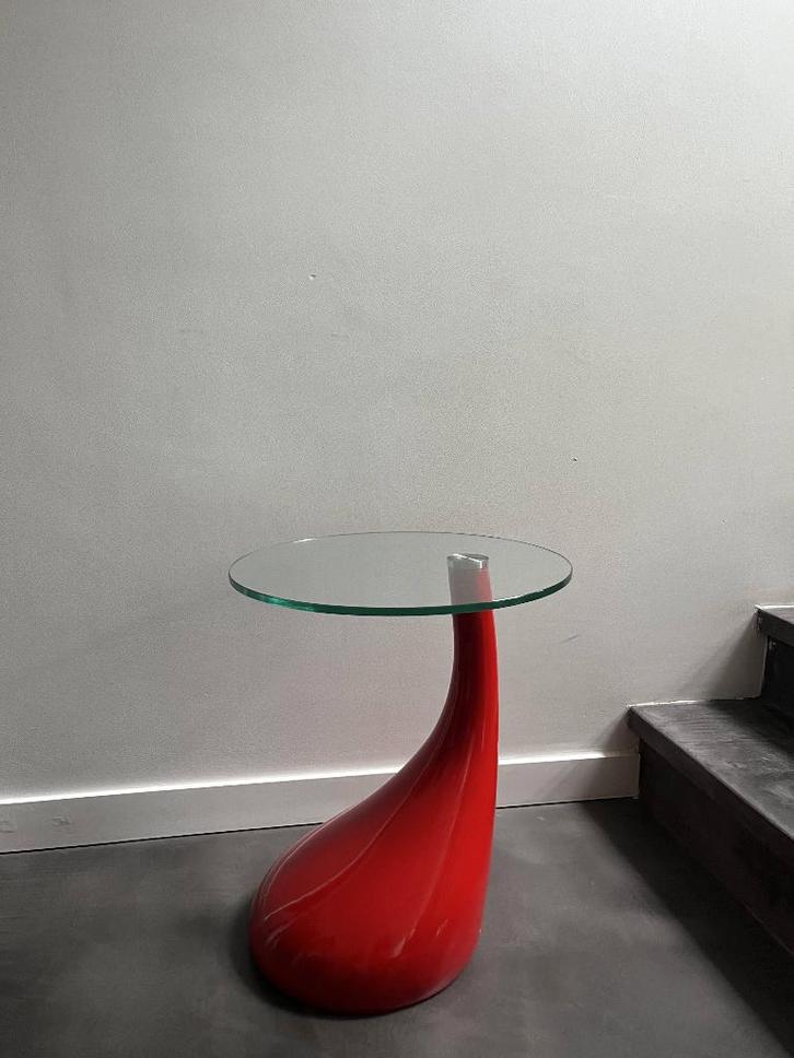Table d’appoint en verre avec pied rouge – bon état, Antiquités & Art, Antiquités | Meubles | Tables, Enlèvement