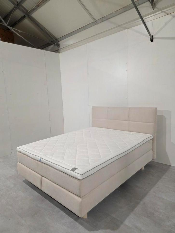 Nieuw Boxspring Auping 160x200 Een Maand Oud +Deluxe Topper, Huis en Inrichting, Slaapkamer | Boxsprings, Zo goed als nieuw, Beige