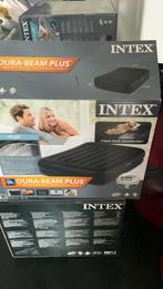 Intex zelfopblazende matras 2 persoons, Ophalen of Verzenden, Ingebouwde pomp, Zo goed als nieuw, 2-persoons