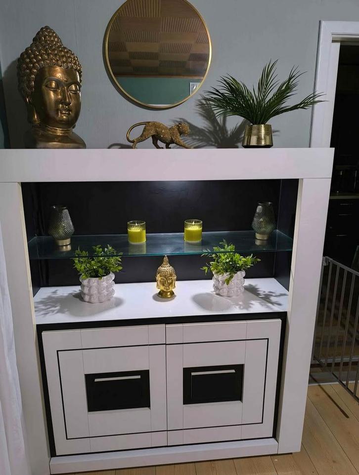 Vitrine lumineuse lire description, Maison & Meubles, Armoires | Vitrines, Enlèvement