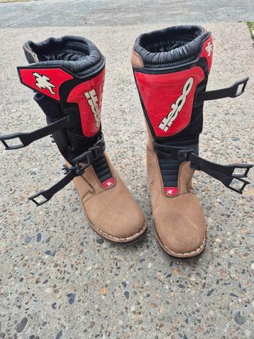 Bottes de moto beschikbaar voor biedingen