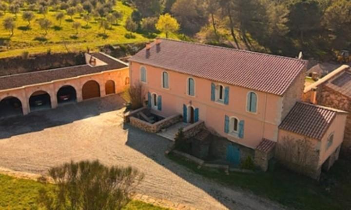 Uitzonderlijk landgoed uit de 15e eeuw op 4Ha, Immo, Buitenland