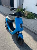 Electrische scooter niu, Fietsen en Brommers, Ophalen, Zo goed als nieuw