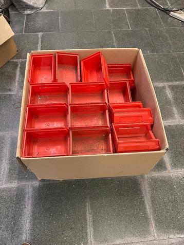 63 stapelbakken  voor allerhande materialen, Moins de 35 cm, Enlèvement, Utilisé, Moins de 40 cm