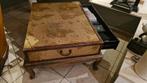 Vintage woonkamertafel met leren hoesje en kaart, Ophalen