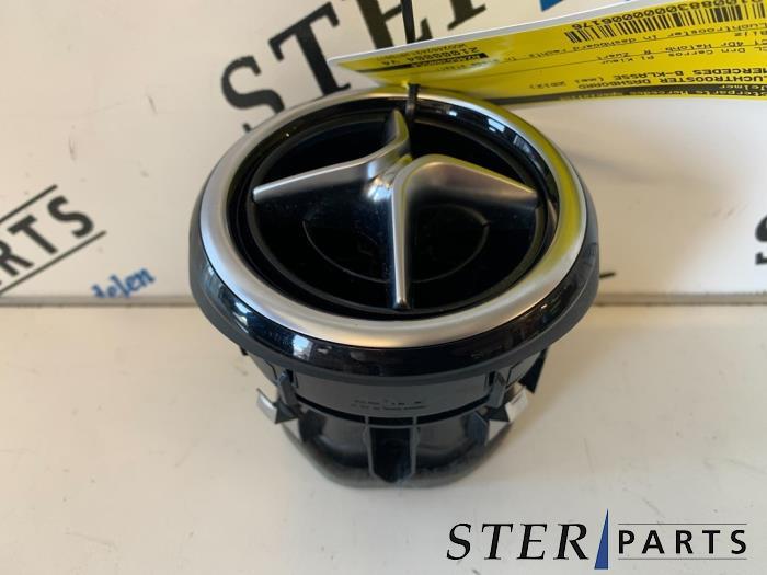 Luchtrooster Dashboard van een Mercedes B-Klasse, Gebruikt, -, Ophalen of Verzenden, -