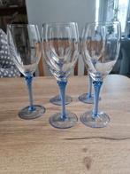 5 glazen met blauwe gedraaide voet voor champagne / cava, Ophalen of Verzenden, Zo goed als nieuw