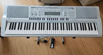 Casio WK-210 keyboard met sustainpedaal beschikbaar voor biedingen