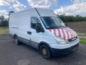 Iveco Daily L3H2 3500 sleep airco gekeurd roos formulier beschikbaar voor biedingen