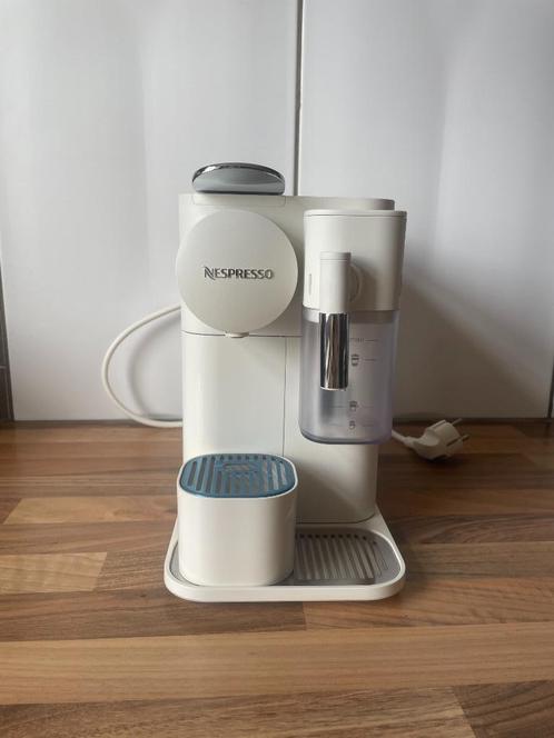 Machine à café Nespresso Delonghi Lattissima One, Electroménager, Cafetières, Utilisé, Dosettes et capsules de café, Autres modèles