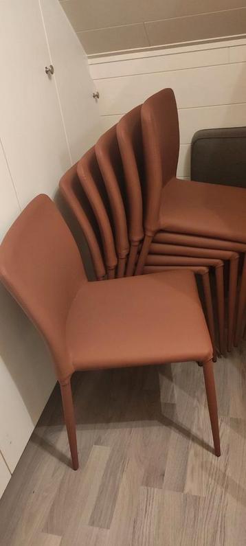 Stoelen beschikbaar voor biedingen